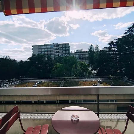 Appartement Quiet Garden-facing Retreat Parijs