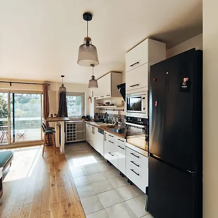 Quiet Garden-facing Retreat דירה *